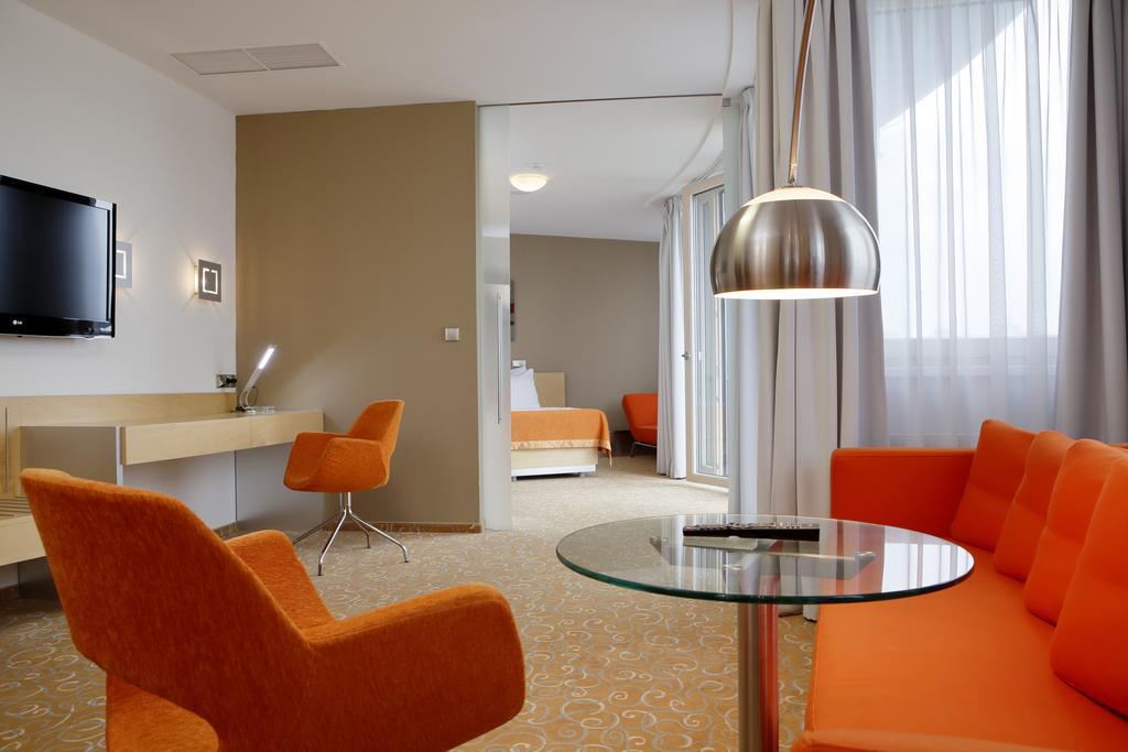 Orea Hotel Atrium Otrokovice Zimmer foto